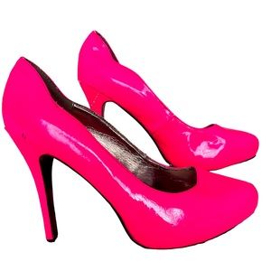 LE CHÂTEAU 1 Neon pink💓4” pumps - Size 10. Pre Loved condition.